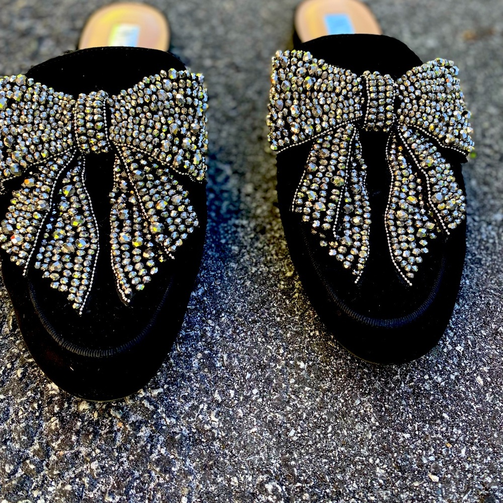Antonio Melani Gold Flower Slide.   Sz 7.5